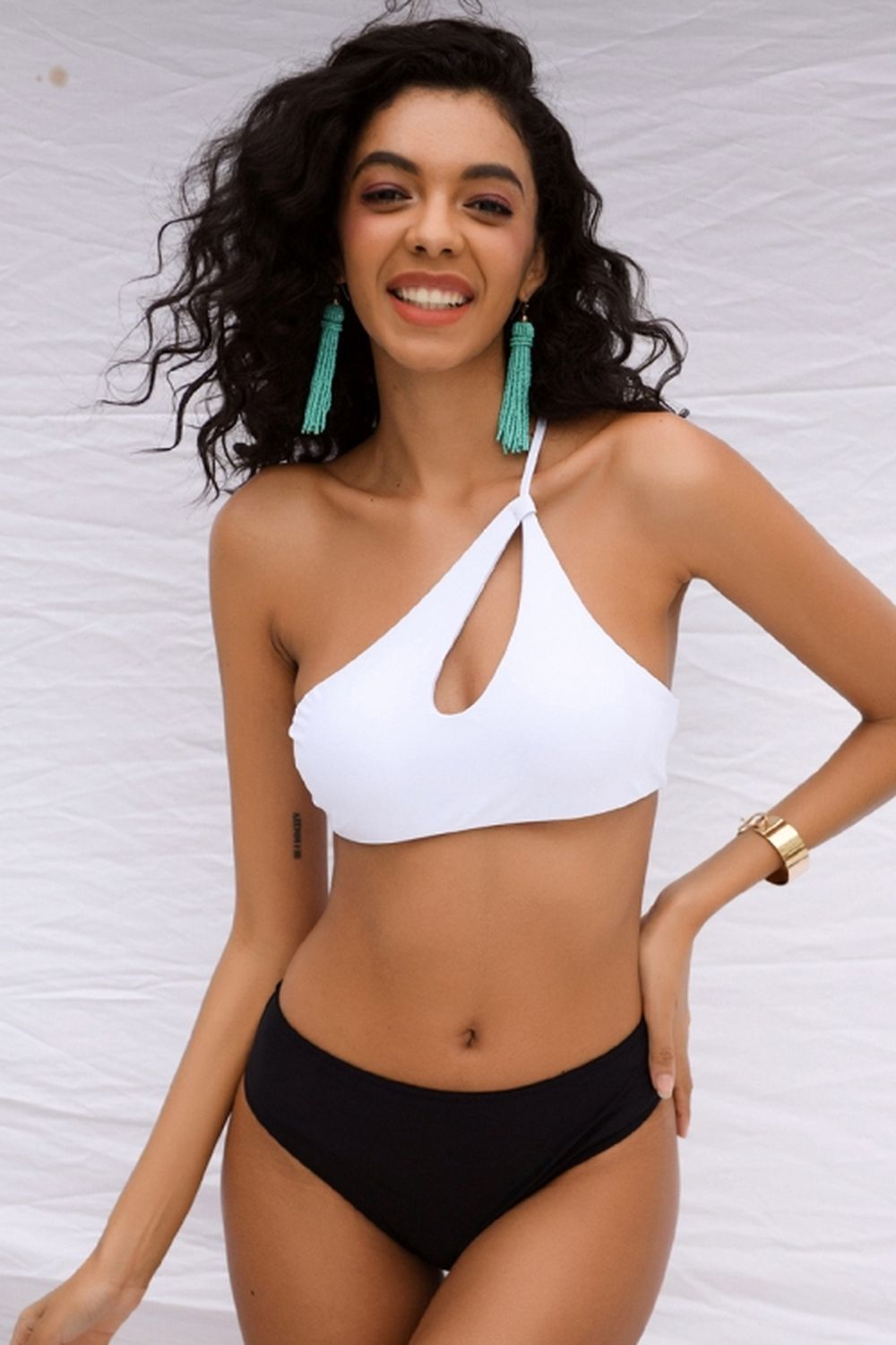 One-Shoulder Howllow Bikini Areous
