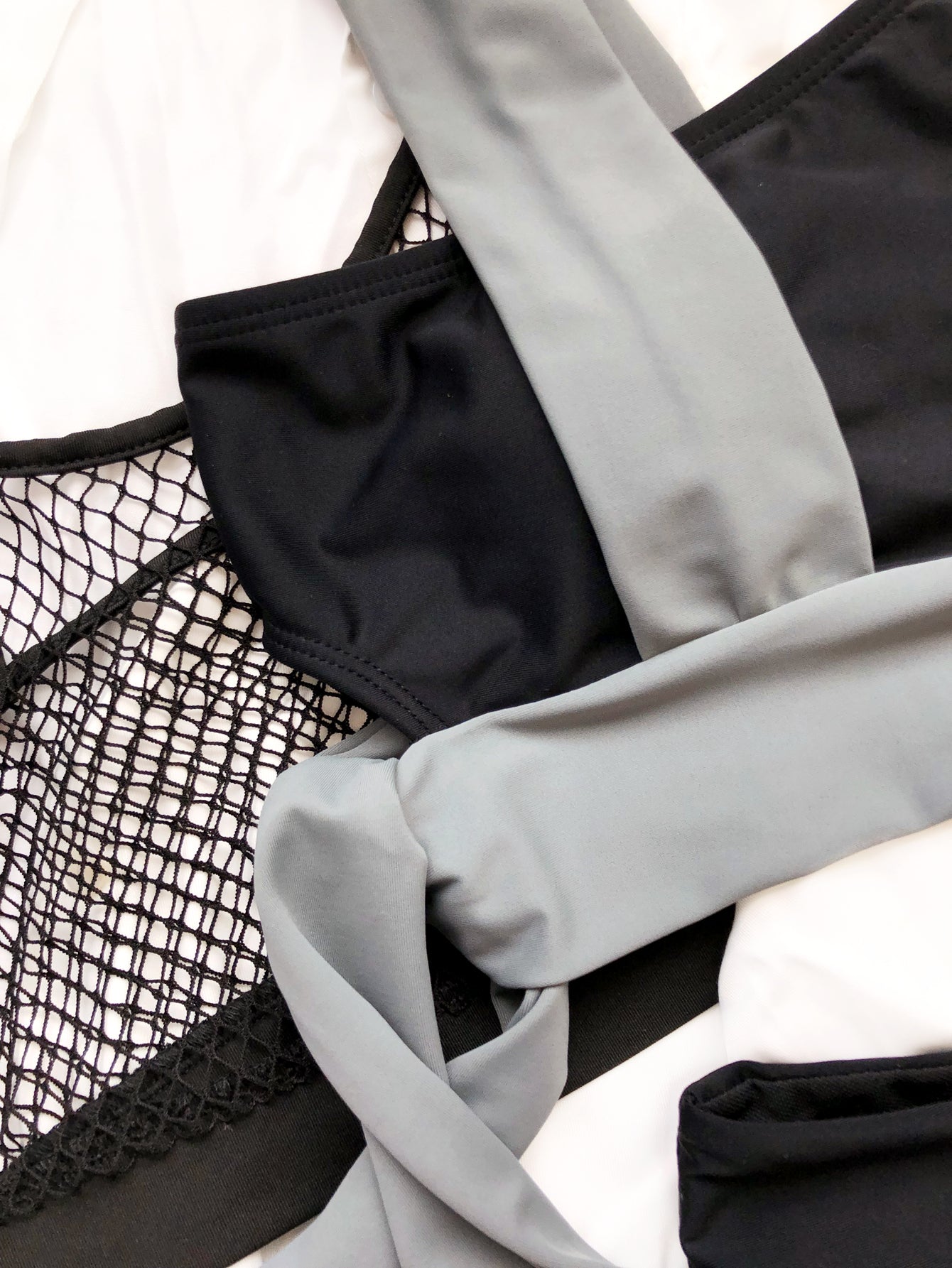 Two Piece Contrast Knotted Swimwear Areous